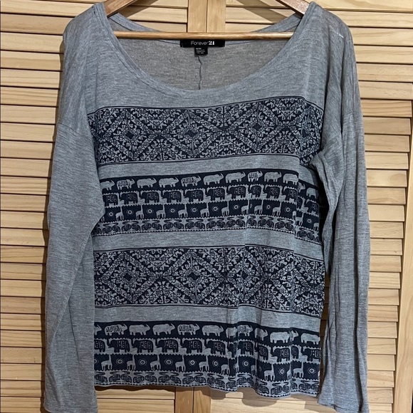 Forever 21 Tops - Forever 21 Safari animal crop fit t shirt Long Sleeve lightweight